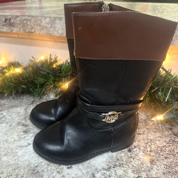 Kids Michael Kors Boots - Picture 5 of 8